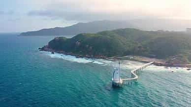 4k航拍三亚海棠湾海岸线自然风光视频的预览图